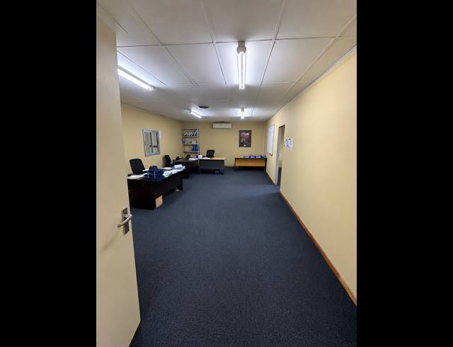 1,000M² WAREHOUSE TO LET IN OOS EINDE